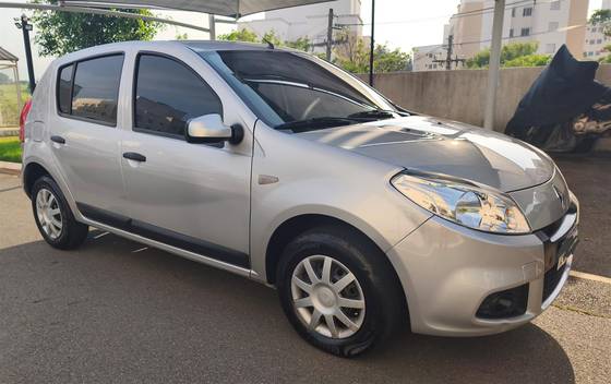 RENAULT SANDERO 1.0 EXPRESSION 16V FLEX 4P MANUAL RENAULT SANDERO 1.0 EXPRESSION 16V FLEX 4P MANUAL